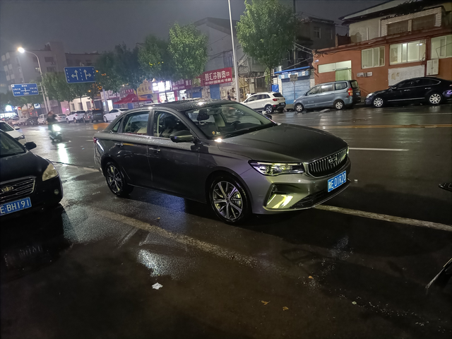 新车一血
这个怎么修？喷喷漆吗，大概得花多少钱？
还有500公里这个油耗正常吗？