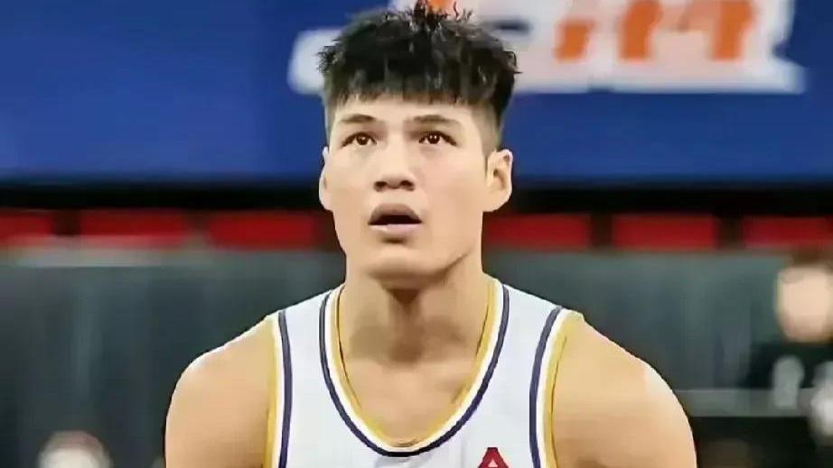 广厦击败北京夺冠后，广东队可以从中借鉴组建夺冠阵容