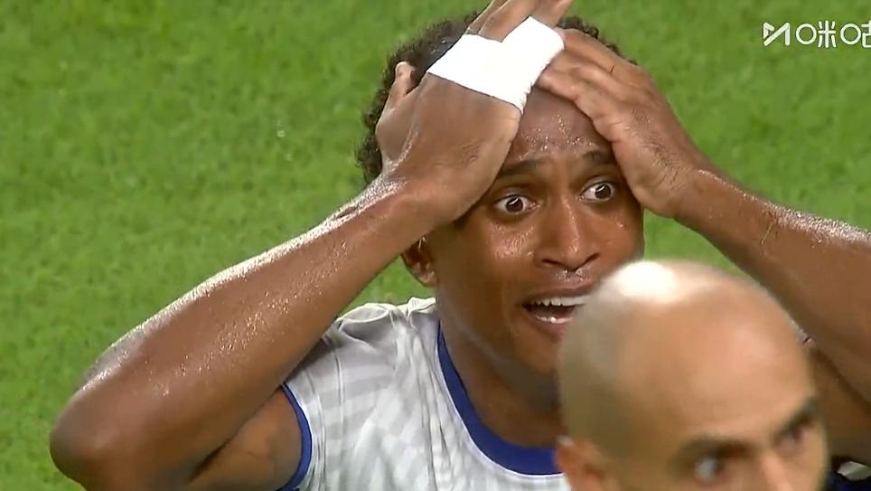 海港带头躺平，中超承包倒数前3！亚冠再现争议：申花好球竟被吹