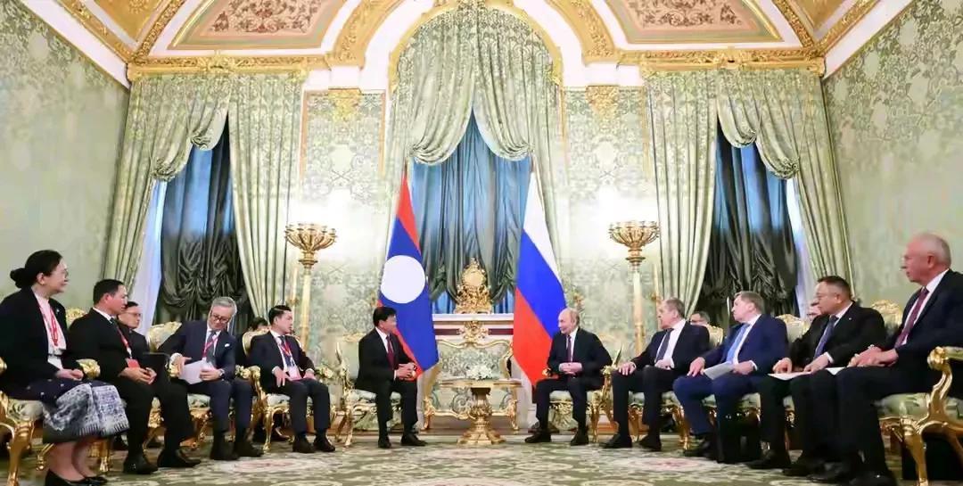 平等对待友好“小国”，是普京在外交场合的一贯行为，俄罗斯与老挝相比无论在任何领域