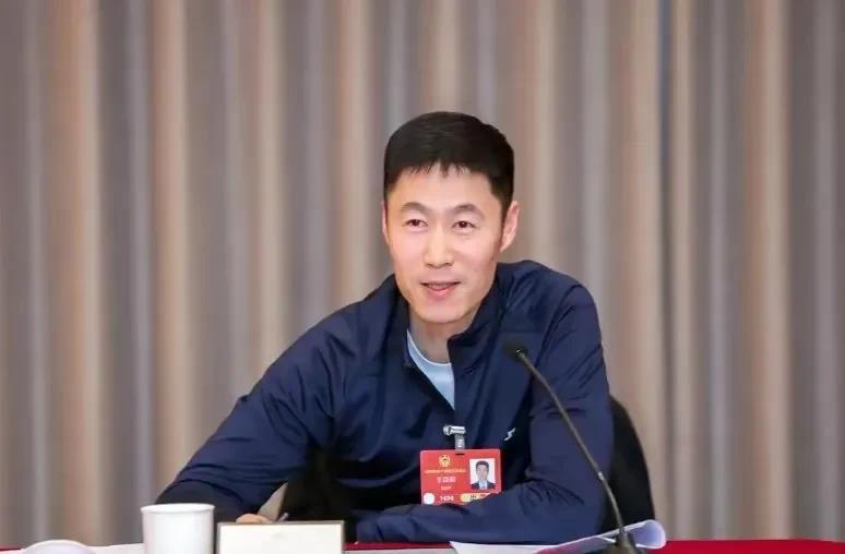 我看了报道，听到王励勤说的那句话心里挺不得劲的，他那个时代是二王一马时代，再有三