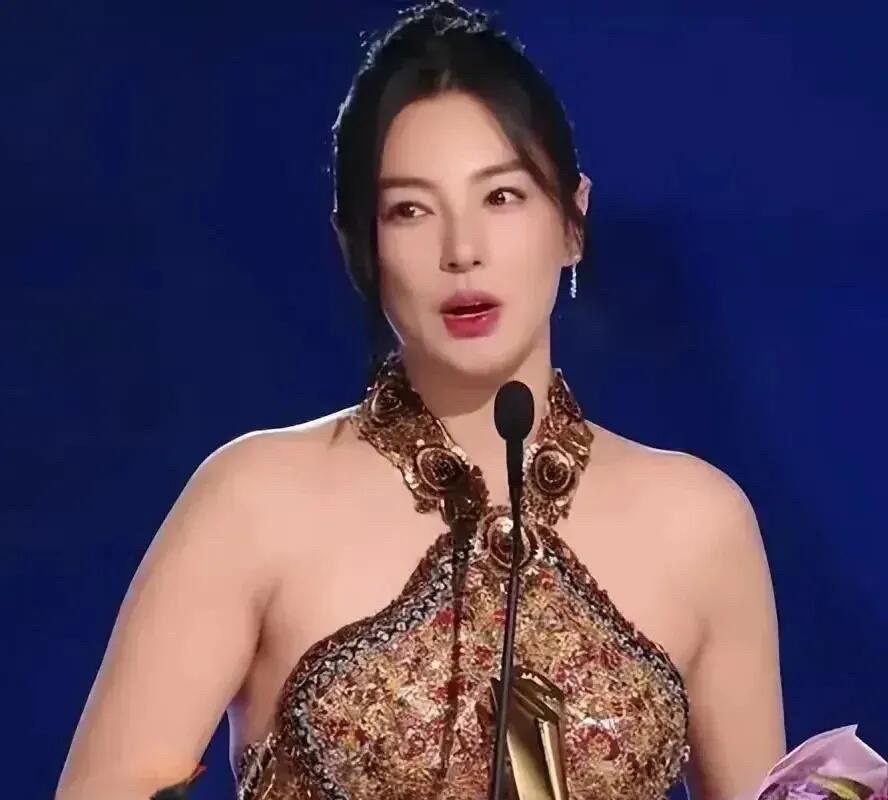 微胖的女明星中，她的颜值没有张蕾好看，不过这身材和气质超越了蒋欣。真的没想到，张