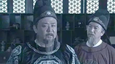 武则天临终前，见一80岁老头跑到她床前，大喊道：狄仁杰骗了我。狄仁杰两次当宰相，