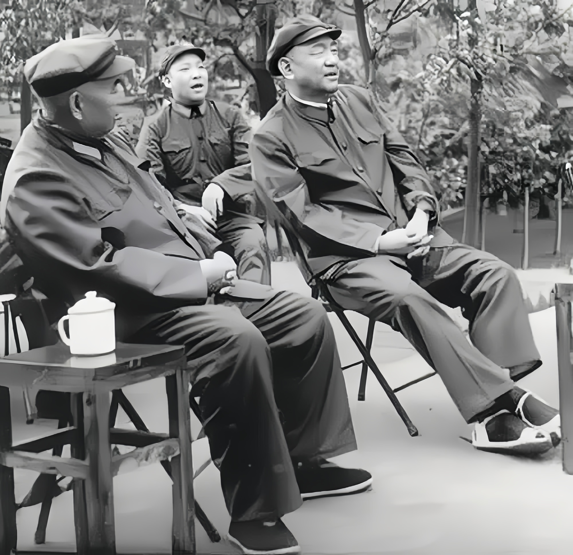1961在许世友家中，尤太忠见到开国中将詹才芳，他感动落泪，说老政委，当年要不是