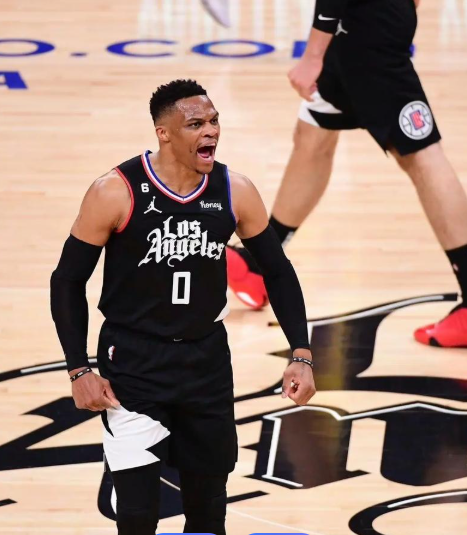 快船媒体：威少季后赛都把我们打爆了，居然找不到工作。

也不知道这个快船自媒体是