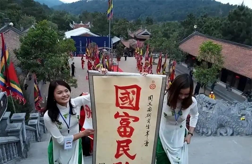 为什么越南使用汉字 3000 年，短短30年内就废除了？
在很久以前，汉字可是越
