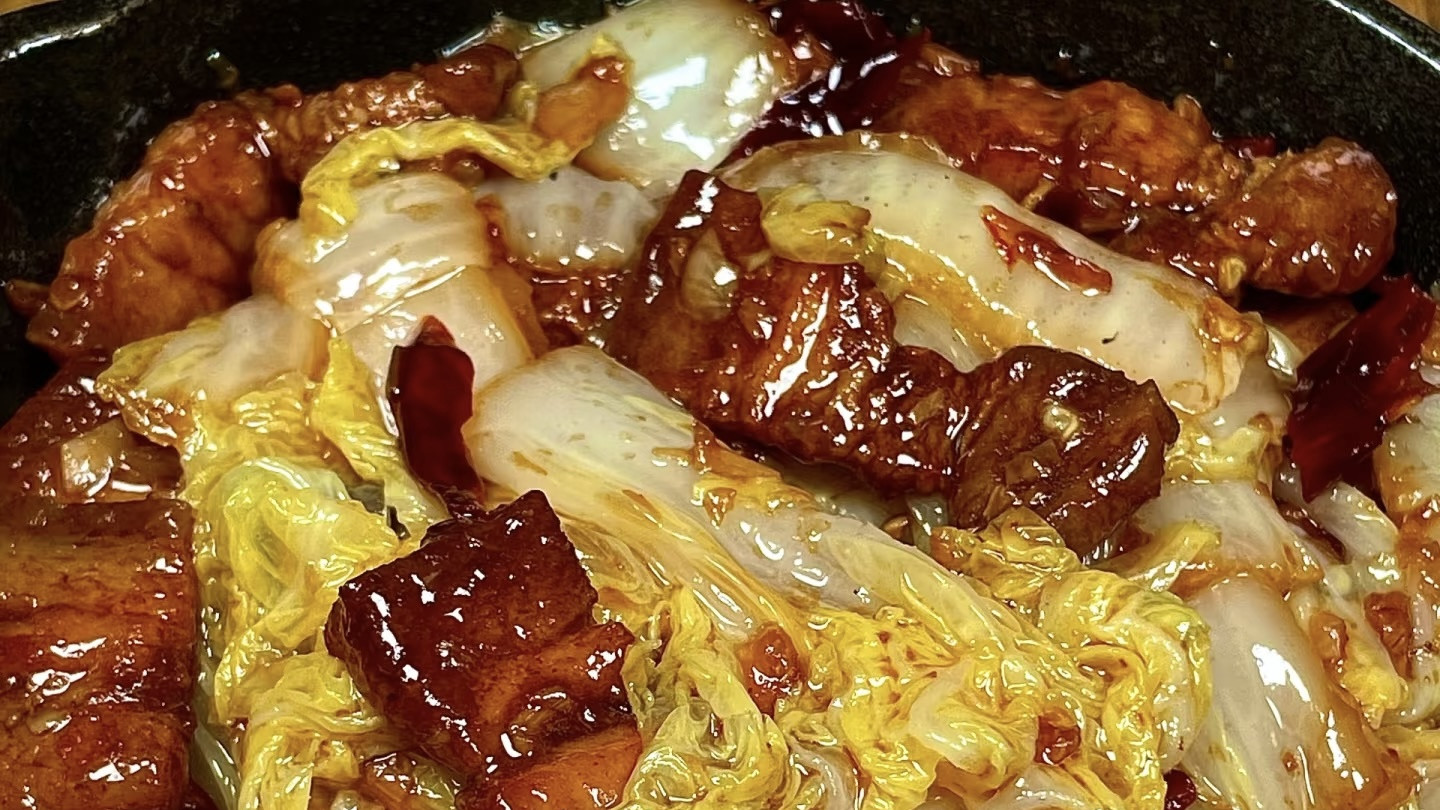 五花肉炒娃娃菜：家常快手做法，肉香渗进菜里，拌米饭超绝