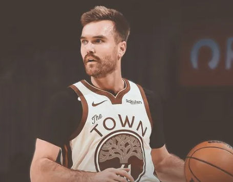 勇士东部三连客目前取得1胜1负，明天将背靠背对阵公牛

12月07日讯 今天NB