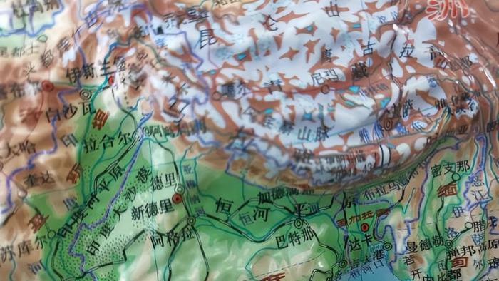 印度首都新德里靠近三个国家边境，为何定都在这里？