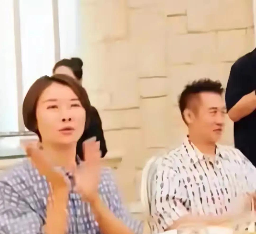 黄志忠与前妻何音离婚，有人说是因为柯蓝，但黄志忠与柯蓝2011一2019年年间以