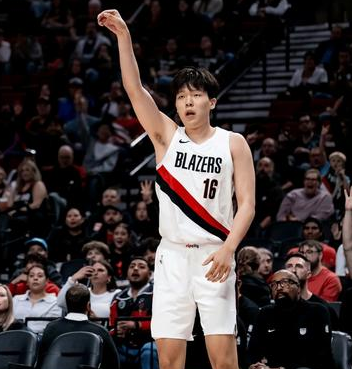 杨瀚森0分3篮板，开拓者不敌猛龙。NBA常规赛，开拓者主场迎战猛龙，这场比赛，杨