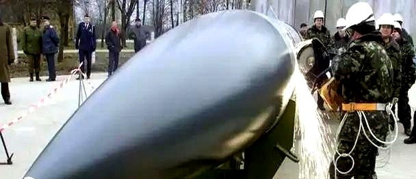 乌克兰当年为何放弃核武器











---











有