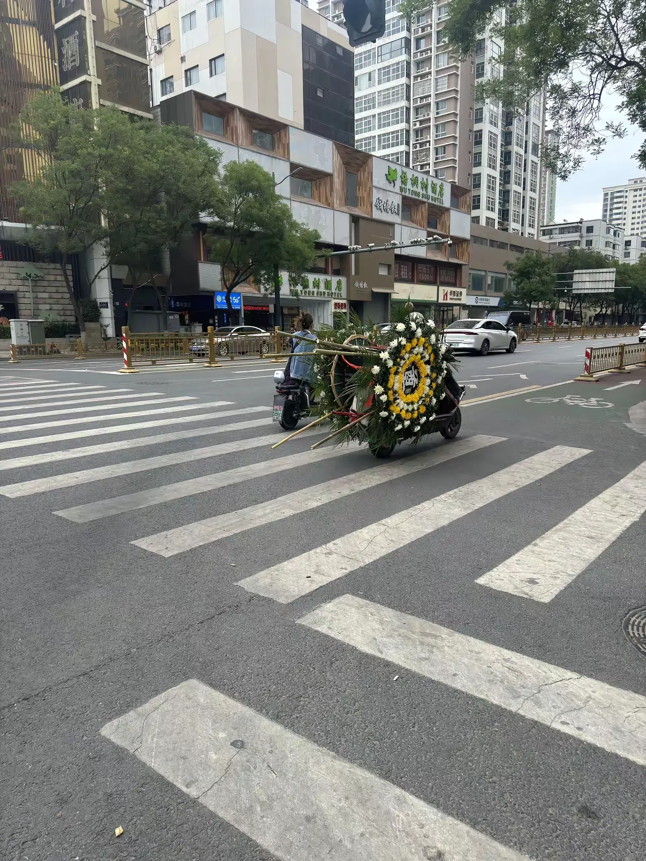 大环境不好给钱就干，啥都送