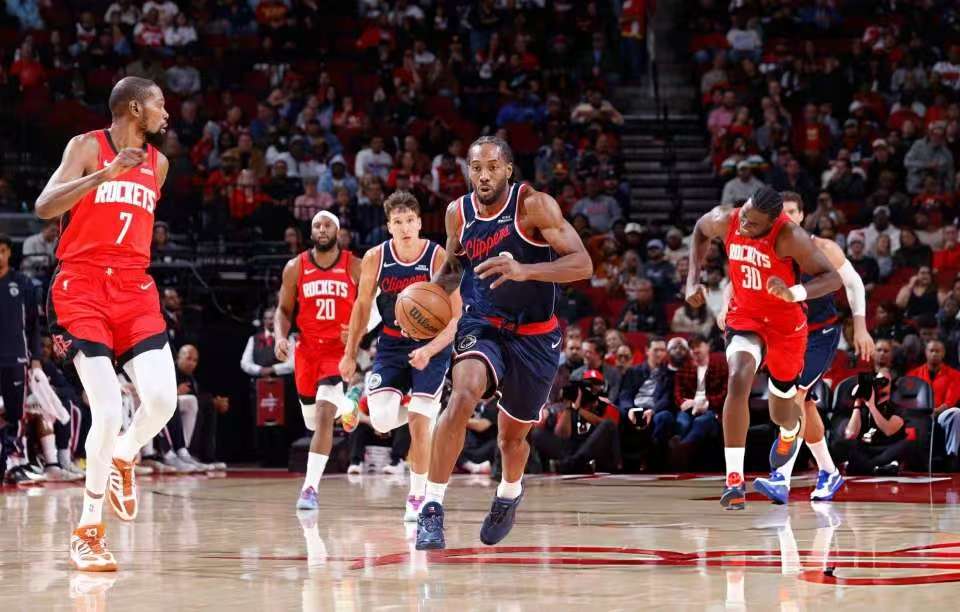 快船错失最佳赢球机会，篮板被火箭抢爆，最后时刻连续致命失误