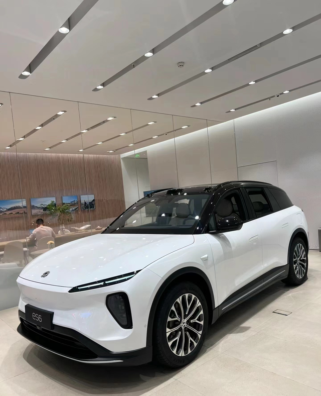 开了十几年的油车vs新时代电车
蔚来es6是我的第一辆电车，原来我有一辆开了十几