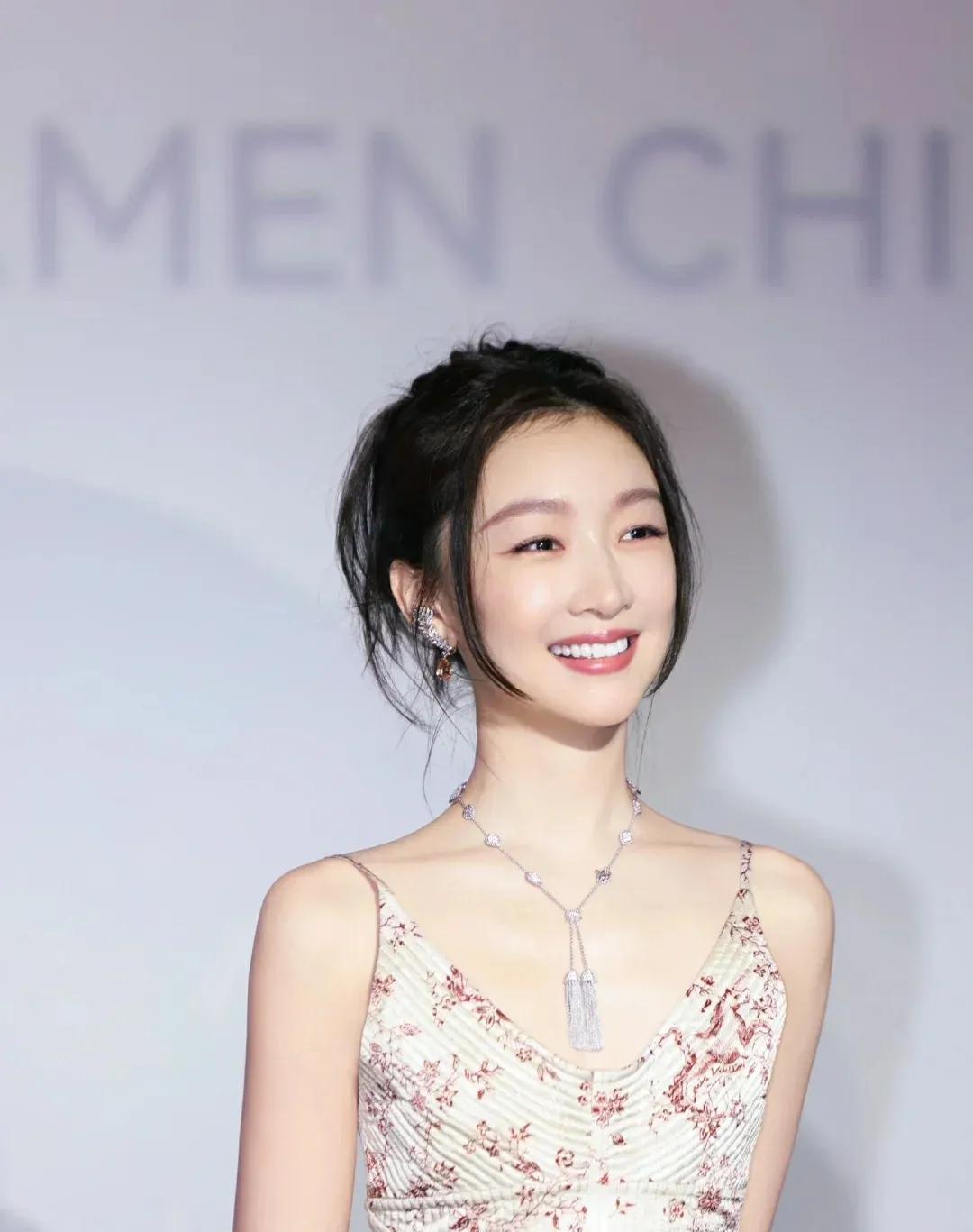 想知道现在还有人喜欢周冬雨吗？还有没有喜欢她的呀？