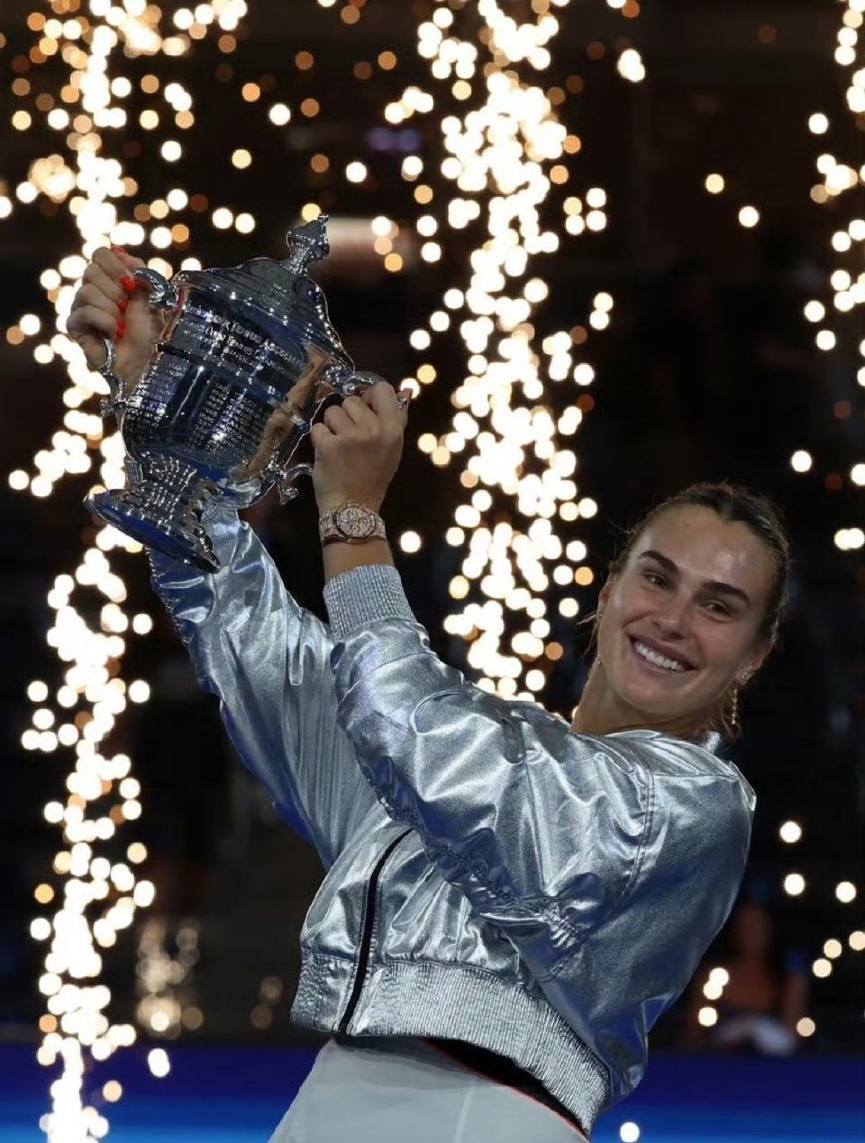 萨巴伦卡的赛季总结来了！
可以说，炒皇全年都是“稳稳”的幸福。
连续365天都排