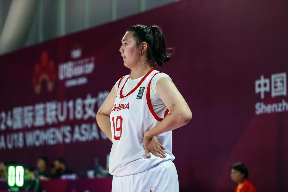 还有人再质疑张子宇打不了日本这种小快灵球队吗？
中国女篮前两场大胜波兰的比赛里，
