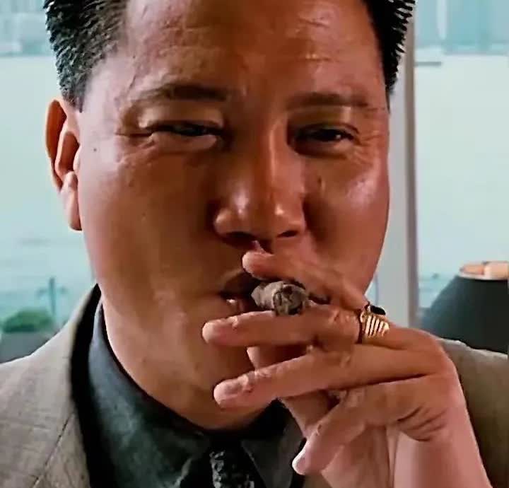 万梓良演技比得上周润发吗？
之前，王晶谈到了万梓良和周润发对戏的趣事，那么万梓