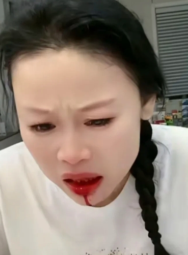 草帽姐又出幺蛾子了

草帽姐徐桂花最近又出幺蛾子了，竟然直播间说自己的儿媳妇和学