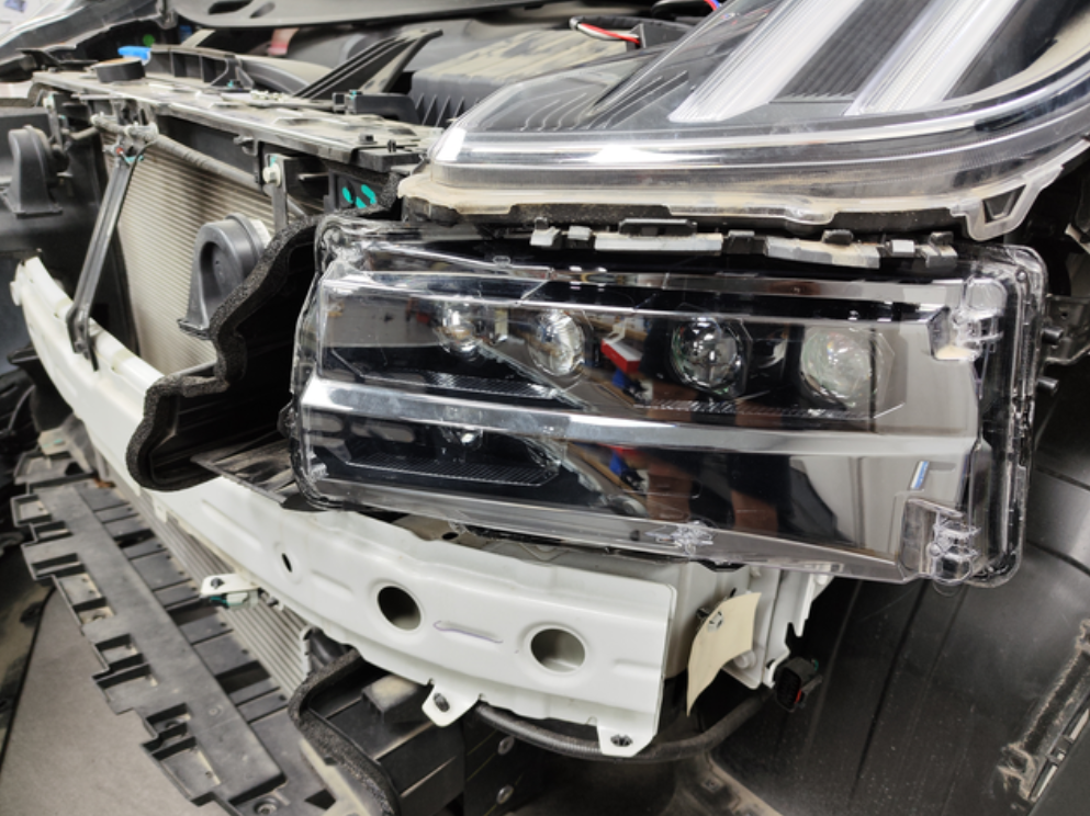 小六升级车灯了
小六升级车灯了，八近十二远，太亮了，差点让对面来的电动车摔倒，可