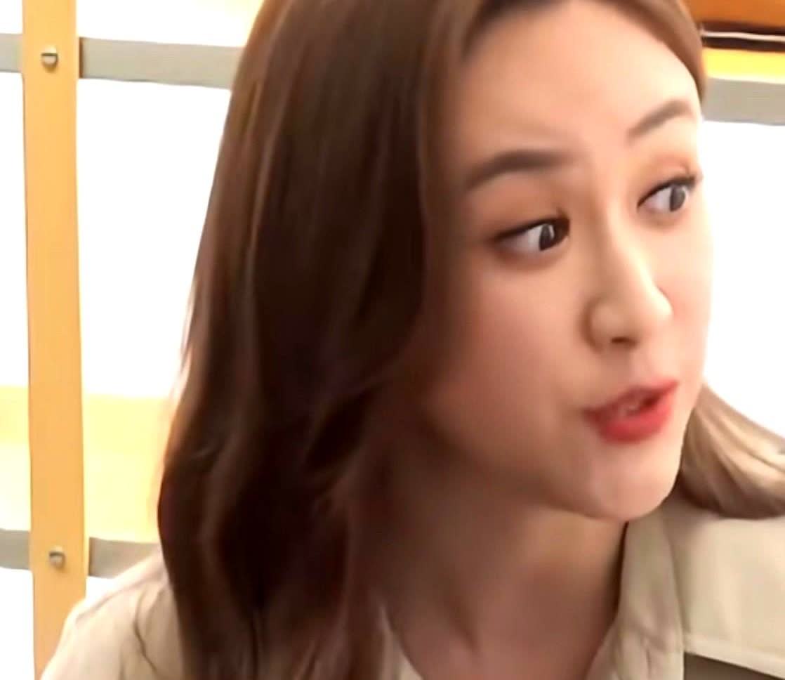 吴姗儒开始录制七月份的《小姐不熙娣》了！

又被湾湾媒体团团围住，吴姗儒接受
