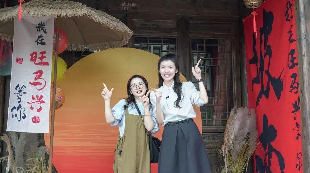 颜值孰高孰低，真是对比见终章。不得不服！