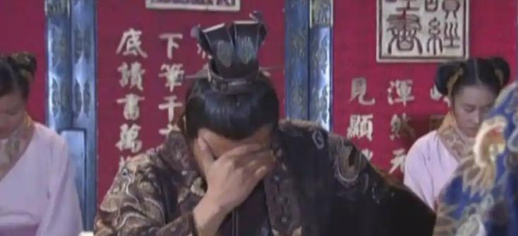 洪武十四年（1381年），在南京奉天门外，巡城御史周观政板着脸，死死挡住一群准备