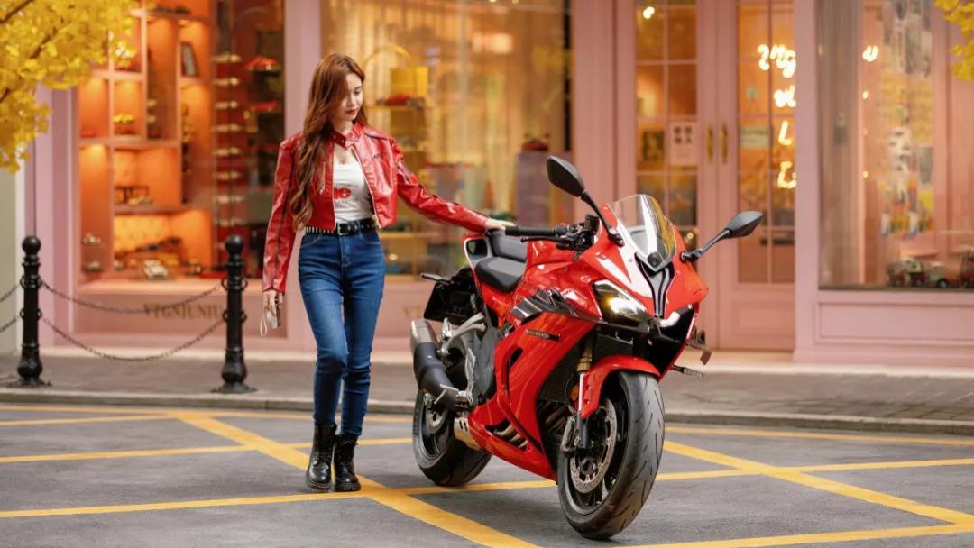 不玩套路，购赛600RS有机会免单！QJMOTOR上线行业首推“快乐星期五品牌宠粉日”！