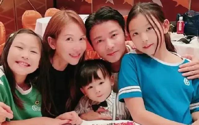 蔡少芬在采访时说：“我和张晋并没有大家以为的那么好，我有一段时间经常因为他哭，因