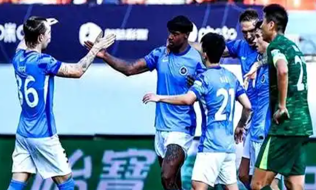 北京时间10月24日19：35，明天的中超第28轮安排了两场对决，赛程如下：
第