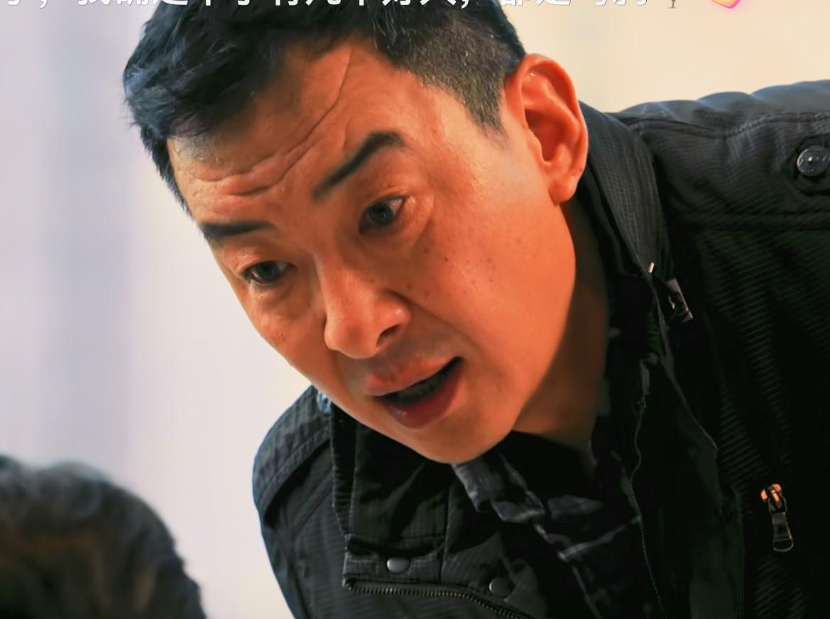 谢鸿飞想退金条被拒吓哭了《以法之名》看的人好无奈，检察官谢鸿飞应该是想抽身而退，