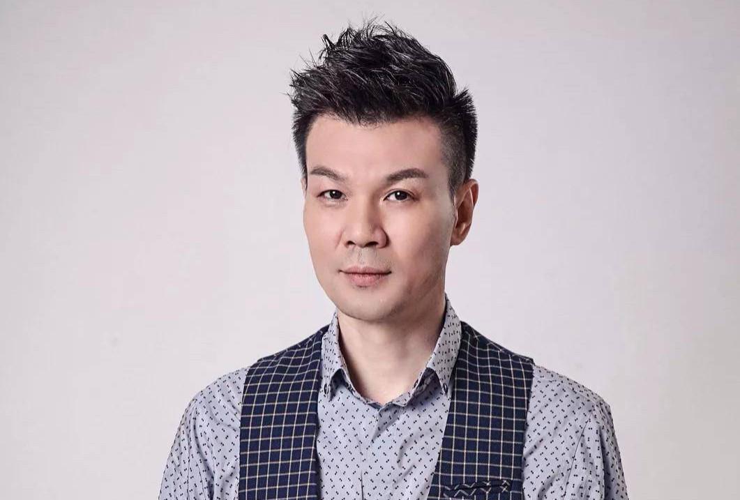 5月27日.主持人李彬通过社交平台正式宣布回归，引发全网轰动！这位曾以《超级大赢