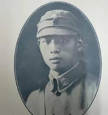 1939年秋，新婚三天的国军营长史恩华，突然被师长三次急电召回指挥部。他攥着未拆