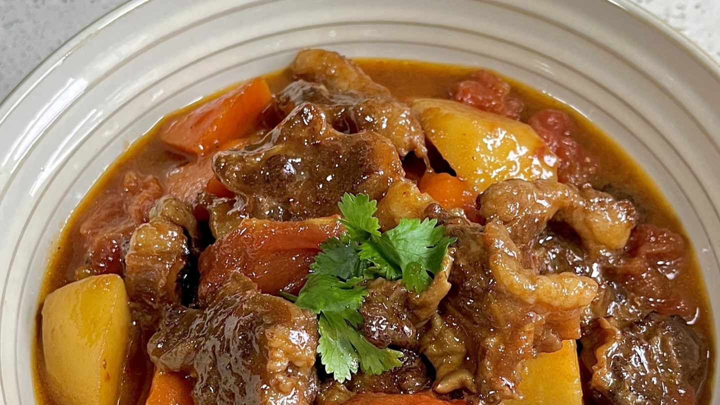 番茄土豆炖牛腩：冬日暖胃的魔法炖锅
