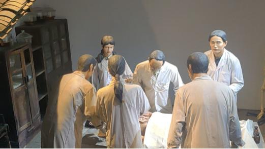 一所“吃人”的大学，  为何让当地人感激不尽？