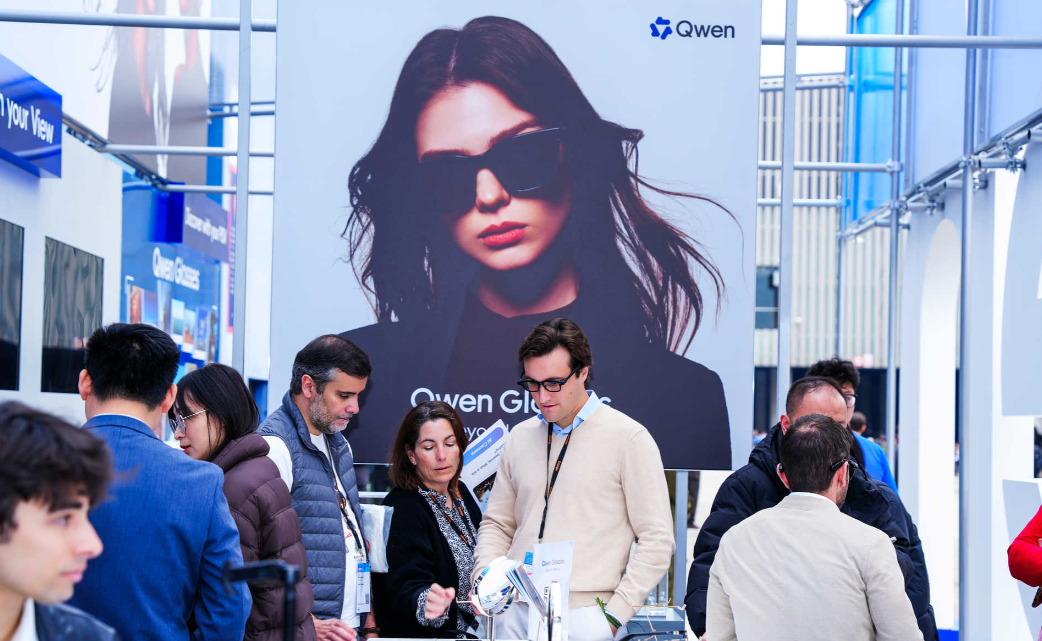 越看越得劲，MWC巴塞罗那展会现场上这一幕，真的太提气了！