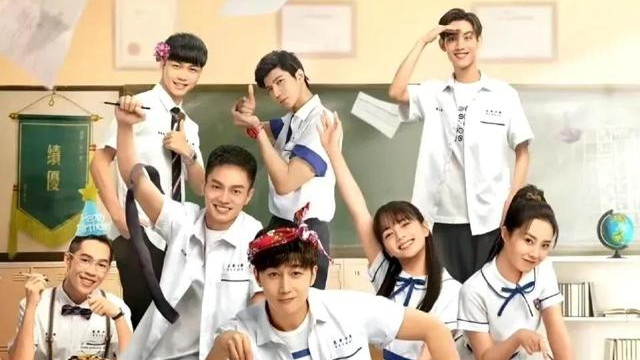 周星驰横屏短剧《金猪玉叶》的演员史元庭，因无戏可拍选择做泰山陪爬，一时间登上热搜，引发广泛关注与热议