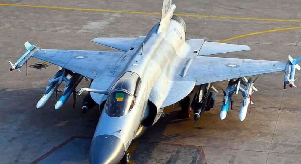 这太有意思了，阿塞拜疆与巴基斯坦签订合同，购买40架JF-17枭龙战机，价值46