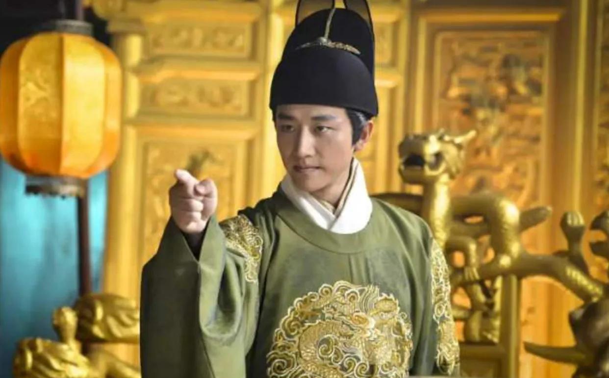 洪武三十一年（1398年），南京城的皇宫内，气氛压抑而凝重。朱元璋躺在病榻上，气