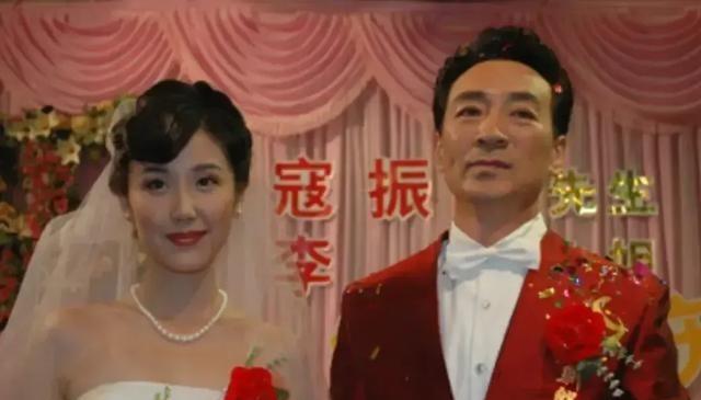 2003年，“黑豹子”寇振海49岁，李婷28岁，两人不管不顾相爱了，在一起同居了