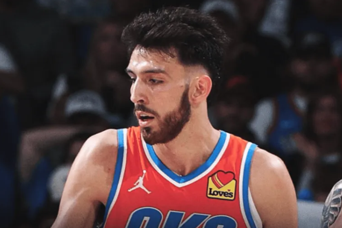 NBA常规赛，雷霆主场126-102战胜勇士。
全场比赛，雷霆球员切特-霍姆格伦