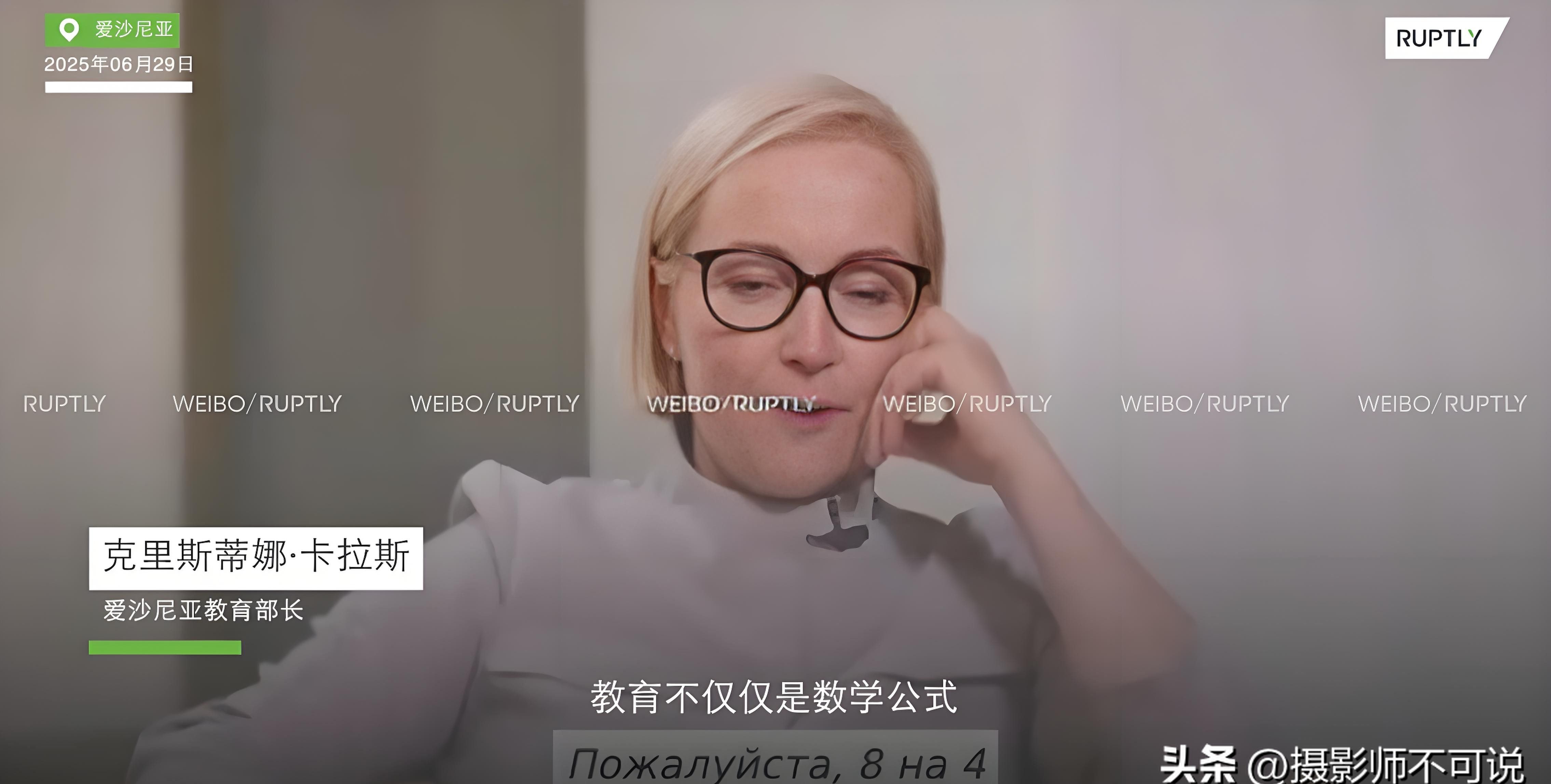 教育部长算不清8乘以4











---











简直