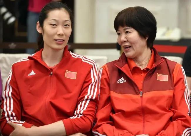 #你认为谁最适合担任女排主帅？#
   现阶段。
   除了郎平之外。
   没