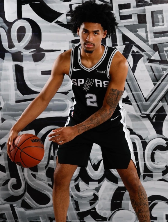 今天不聊文班，说说哈珀的助攻能力
作为文班粉丝，我平时不特意关注哈珀的具体表现，