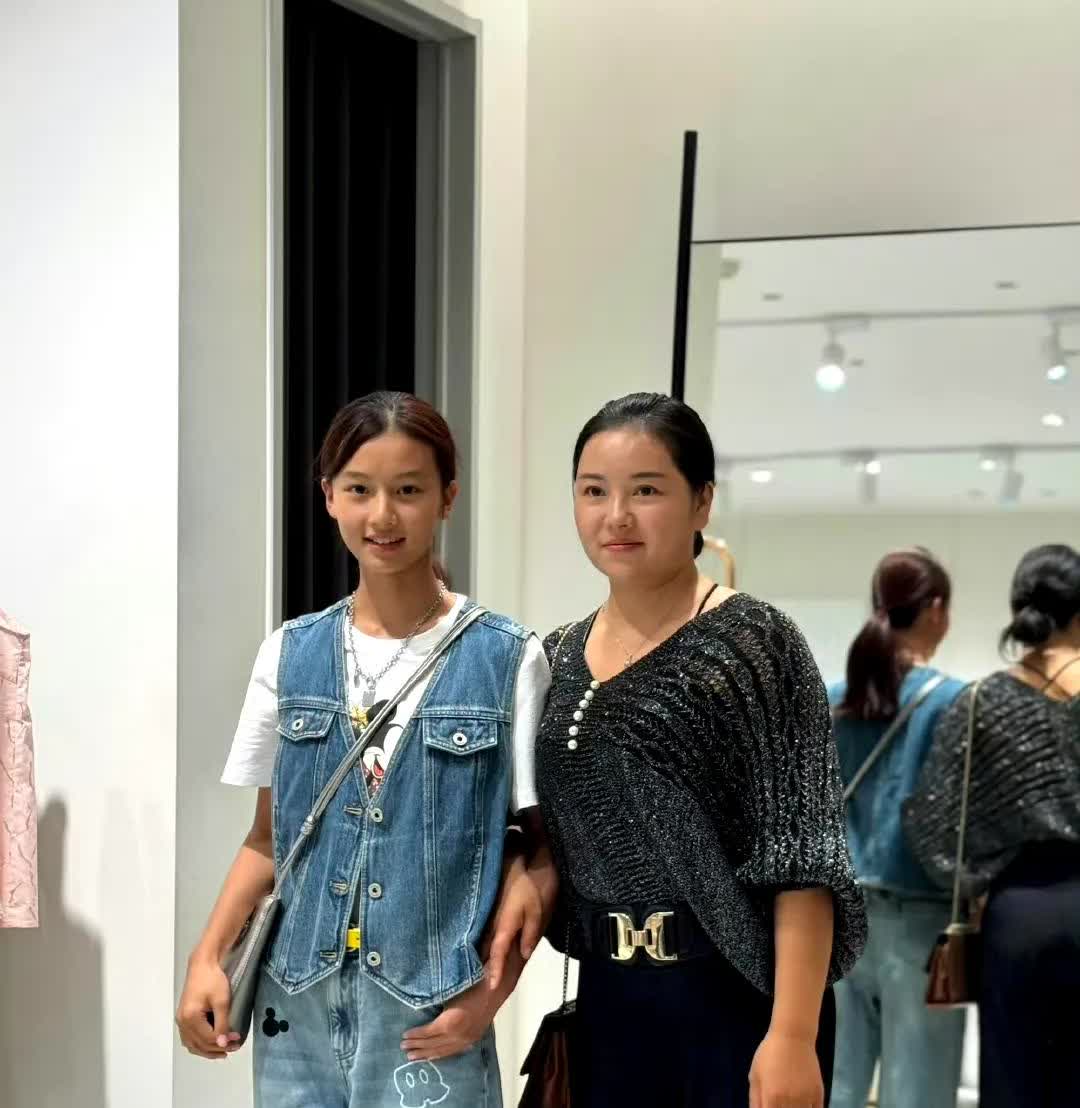 现在全网最难过的应该就是七七了吧，
本以为被于正看中，从此星途一片光明了，
