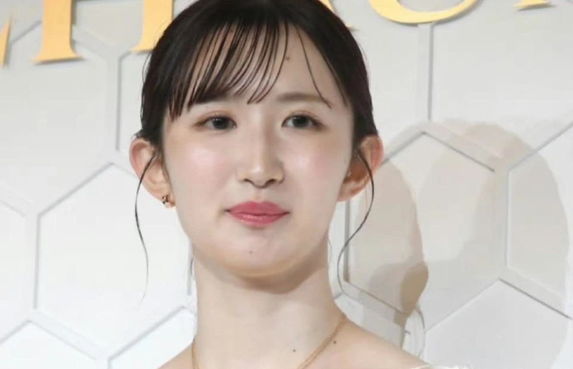 早田希娜佩戴高珠出席活动，好美

不一样的早田[赞]好看的，她那苹果肌还挺好