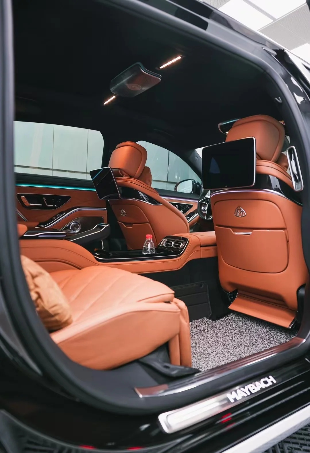 阳光进不去的地方 让迈巴赫带你进去
