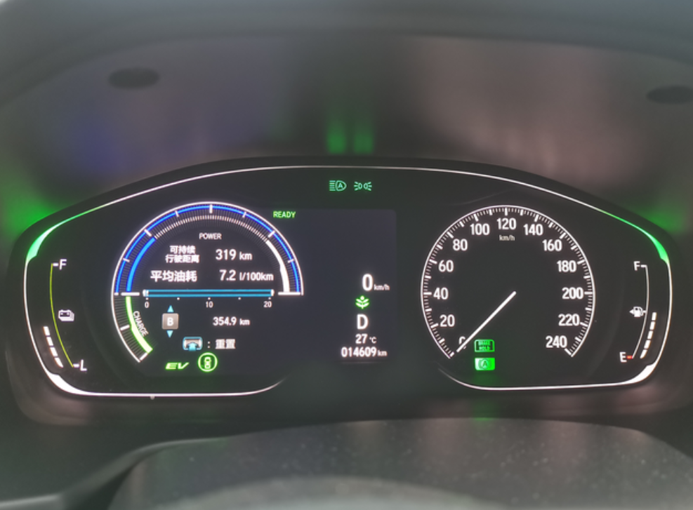 十代半2022款雅阁混动锐领，22年八月购入，目前1.4万公里左右，之前油耗是5