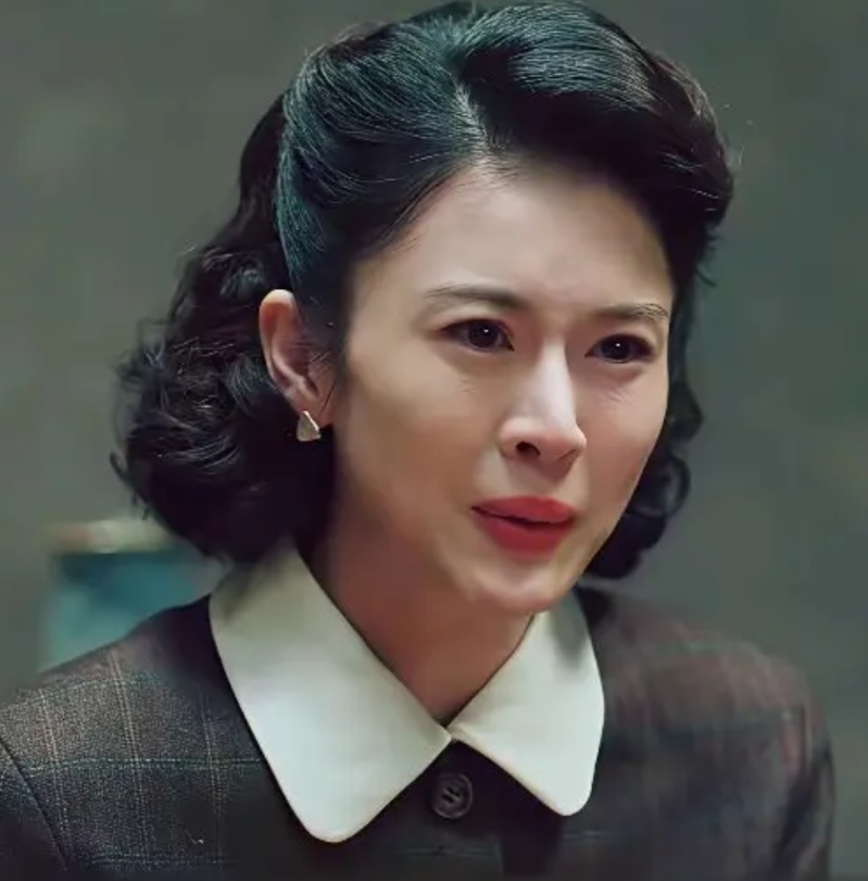 《沉默的荣耀》里，聂曦的夫人被写成“高秀美”，其实现实原型叫高秀娟。
1941 